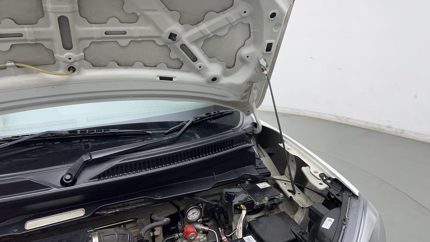 Used 2021 Maruti Suzuki S-Presso LXi CNG Cng Manual engine ENGINE LEFT SIDE HINGE & APRON VIEW
