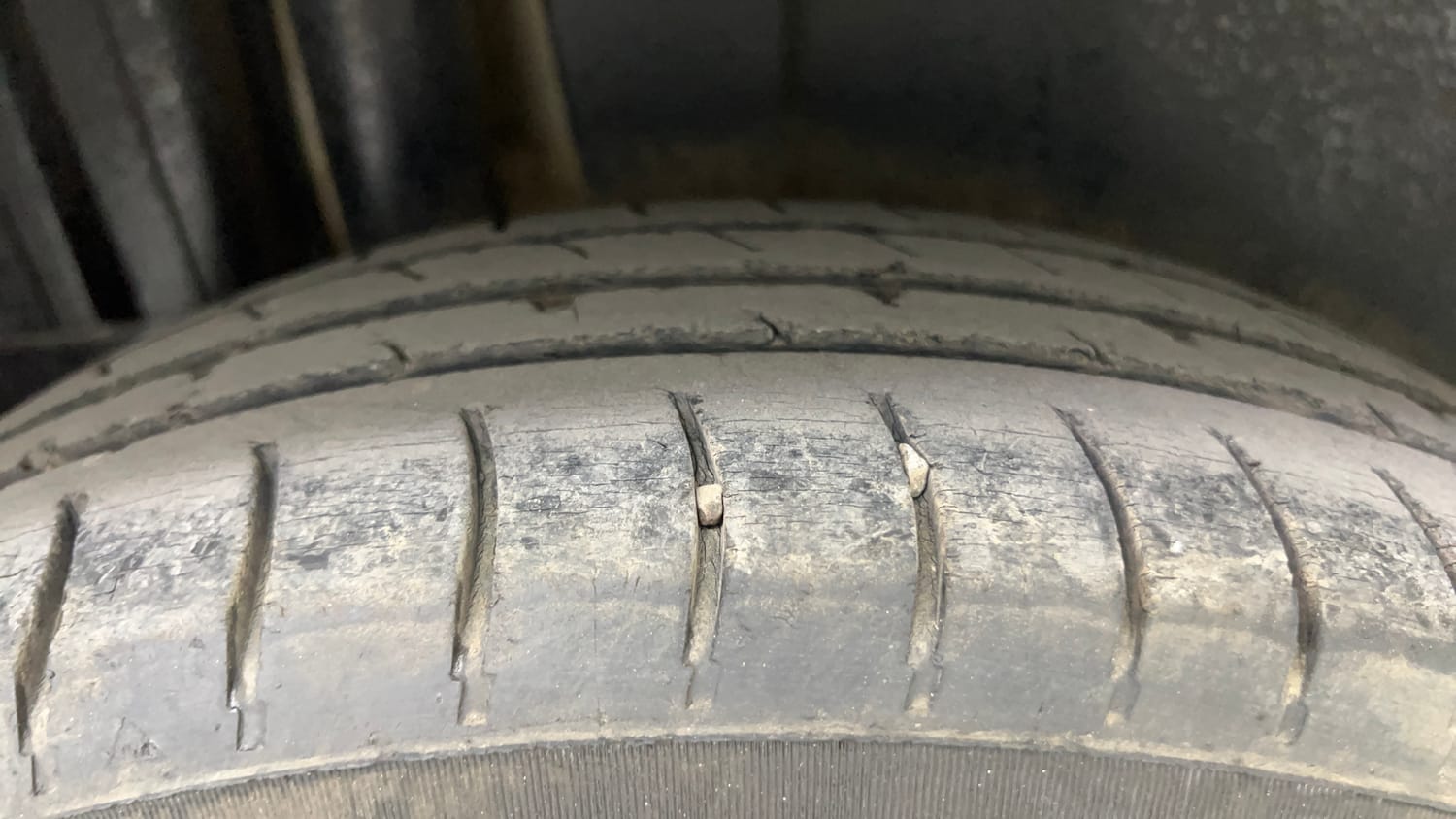 Used 2012 Maruti Suzuki Swift VDi Diesel Manual tyres RIGHT REAR TYRE TREAD VIEW