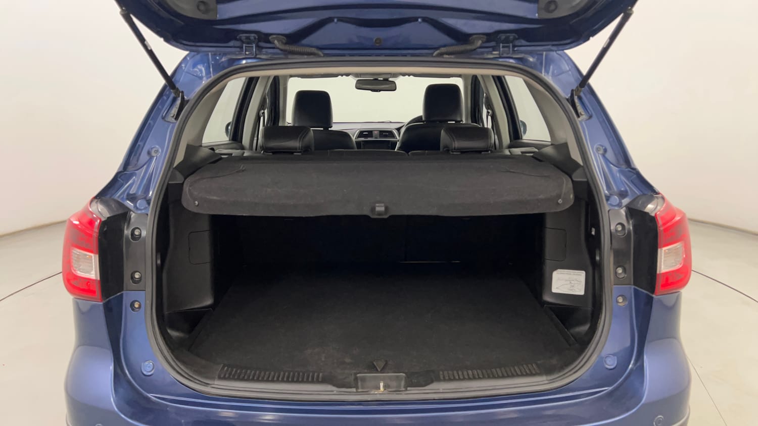Used 2017 Maruti Suzuki S-Cross Alpha 1.3 Diesel Manual interior DICKY INSIDE VIEW