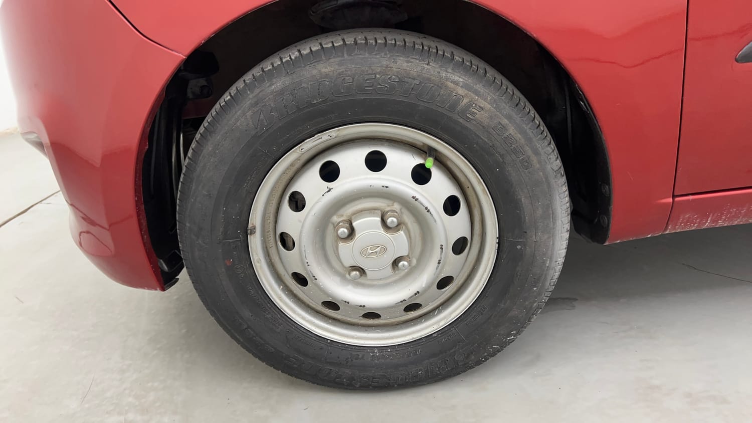 Used 2013 Hyundai i10 Era 1.1 iRDE2 Petrol Manual tyres LEFT FRONT TYRE RIM VIEW