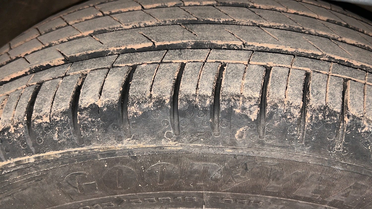 Used 2023 MG Motors Hector Smart Pro 1.5 Turbo MT Petrol Manual tyres RIGHT FRONT TYRE TREAD VIEW