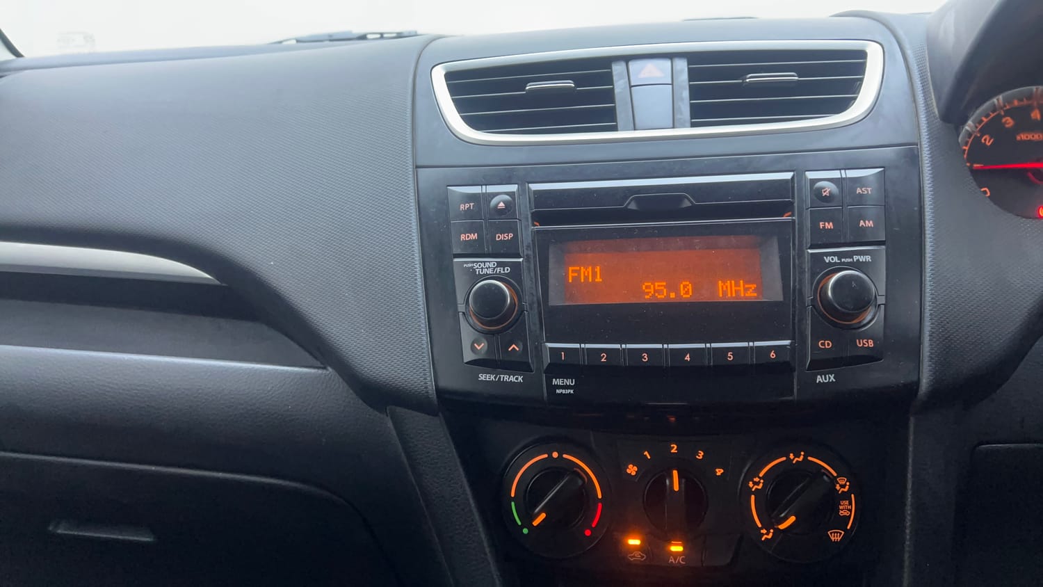 Used 2015 Maruti Suzuki Swift VXi Petrol Manual interior MUSIC SYSTEM & AC CONTROL VIEW