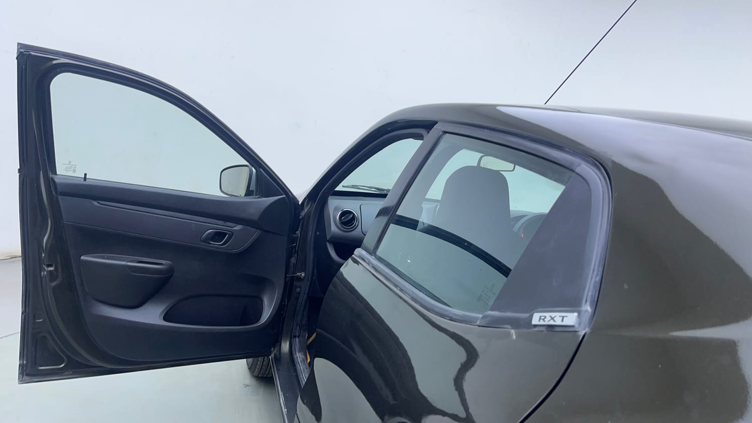 Used 2018 Renault Kwid 1.0 RXT Petrol Manual interior LEFT FRONT DOOR OPEN VIEW