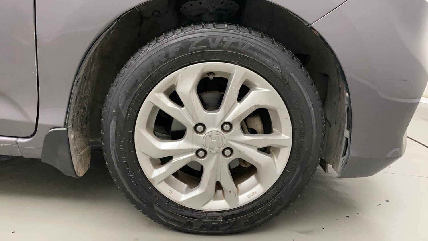 Used 2018 Honda Amaze 1.2 V MT Petrol Petrol Manual tyres RIGHT FRONT TYRE RIM VIEW