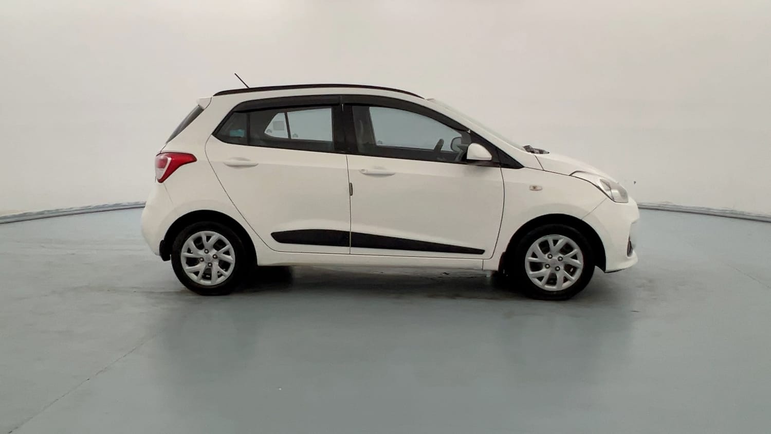 Used 2019 Hyundai Grand i10 Magna 1.2 Kappa VTVT Petrol Manual exterior RIGHT SIDE VIEW