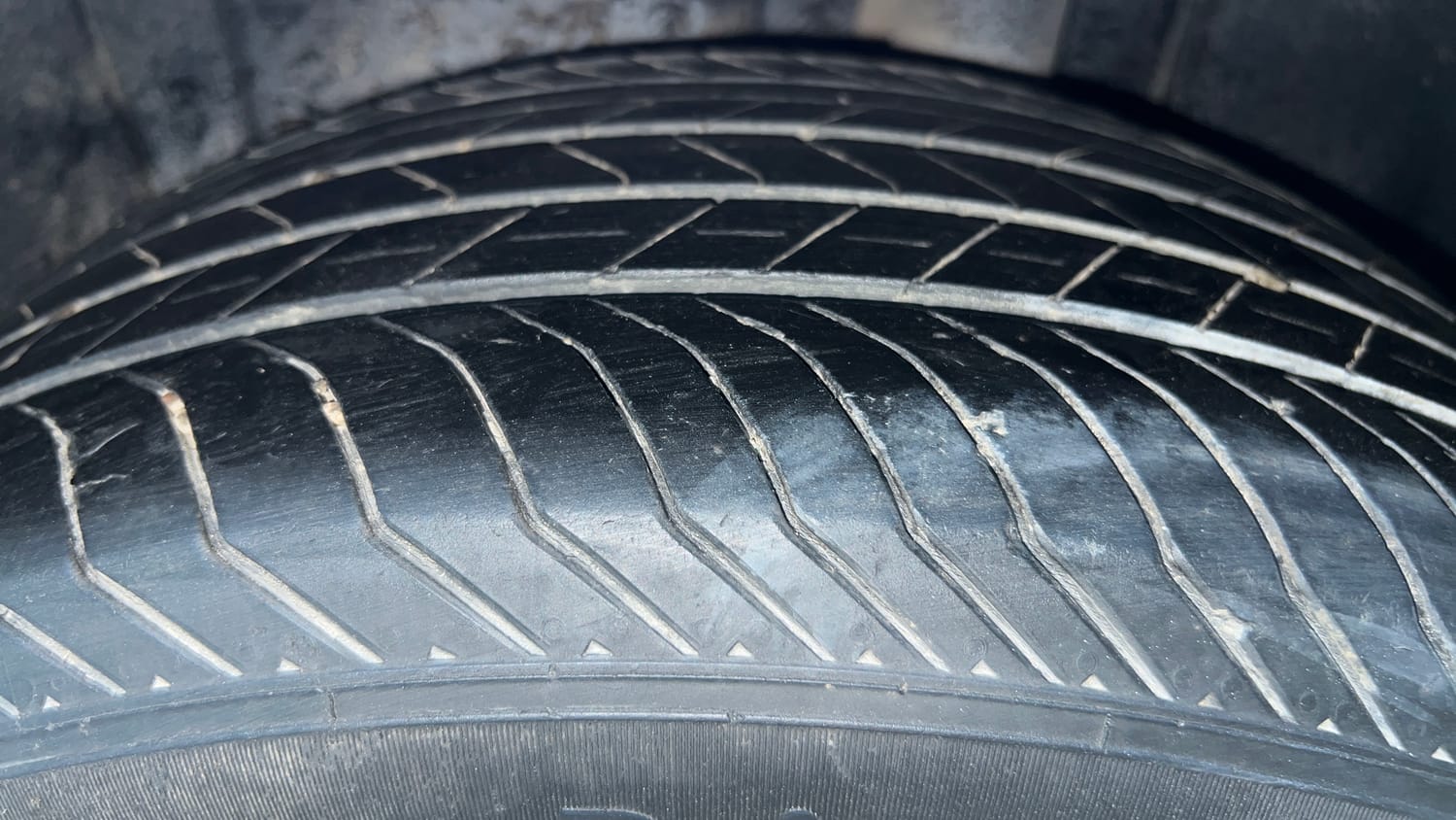 Used 2022 Skoda Slavia Ambition 1.0L TSI AT Petrol Automatic tyres LEFT REAR TYRE TREAD VIEW