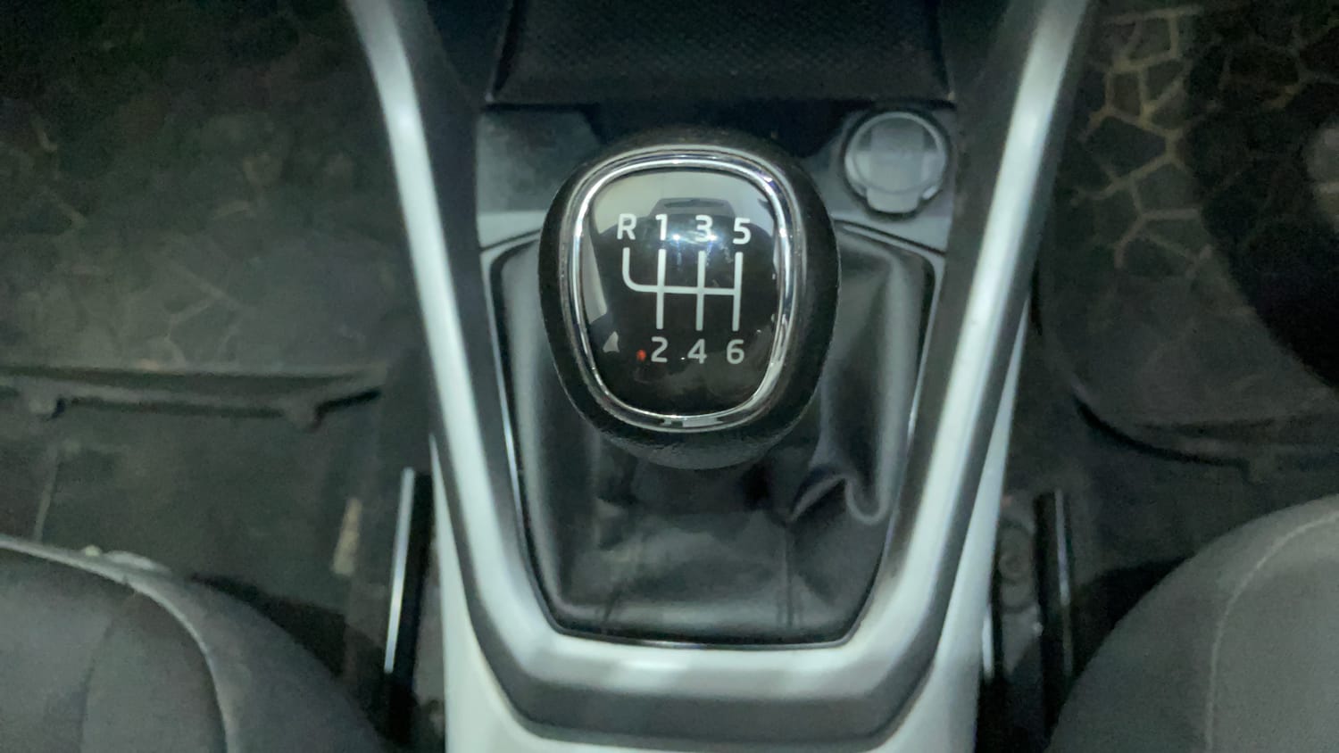 Used 2023 Skoda Kushaq Ambition 1.0L TSI MT Petrol Manual interior GEAR  KNOB VIEW