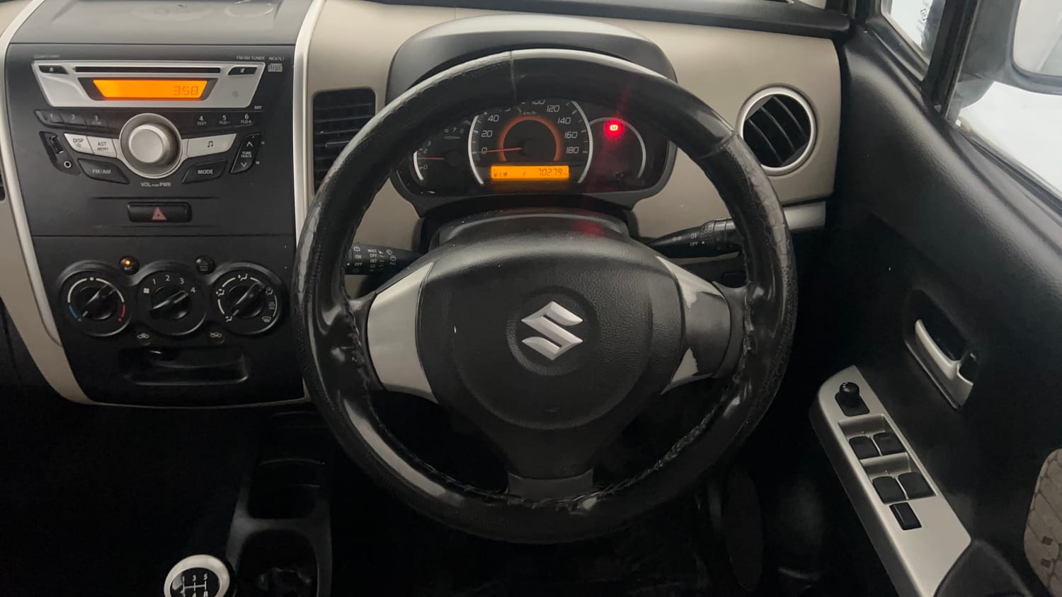 Used 2015 Maruti Suzuki Wagon R VXI Petrol Manual interior STEERING VIEW