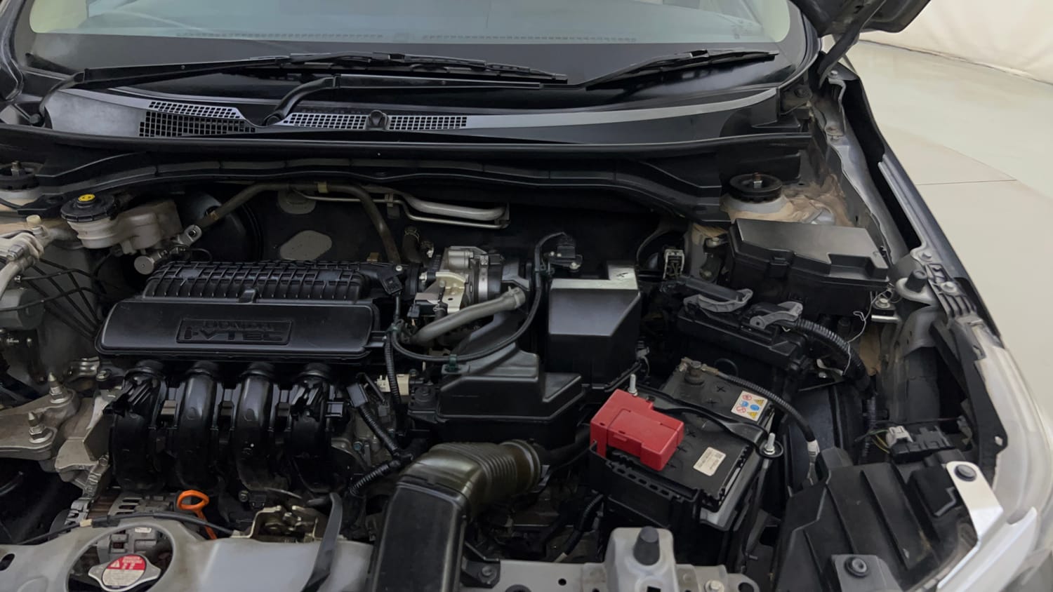 Used 2025 honda Amaze 2nd Generation VX 1.2 Petrol CVT Petrol Automatic engine ENGINE LEFT SIDE HINGE & APRON VIEW