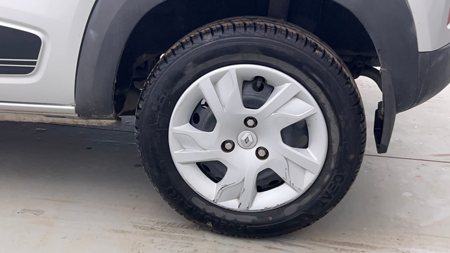 Used 2024 Renault Kwid RXT 1.0L AMT Petrol Automatic tyres LEFT REAR TYRE RIM VIEW