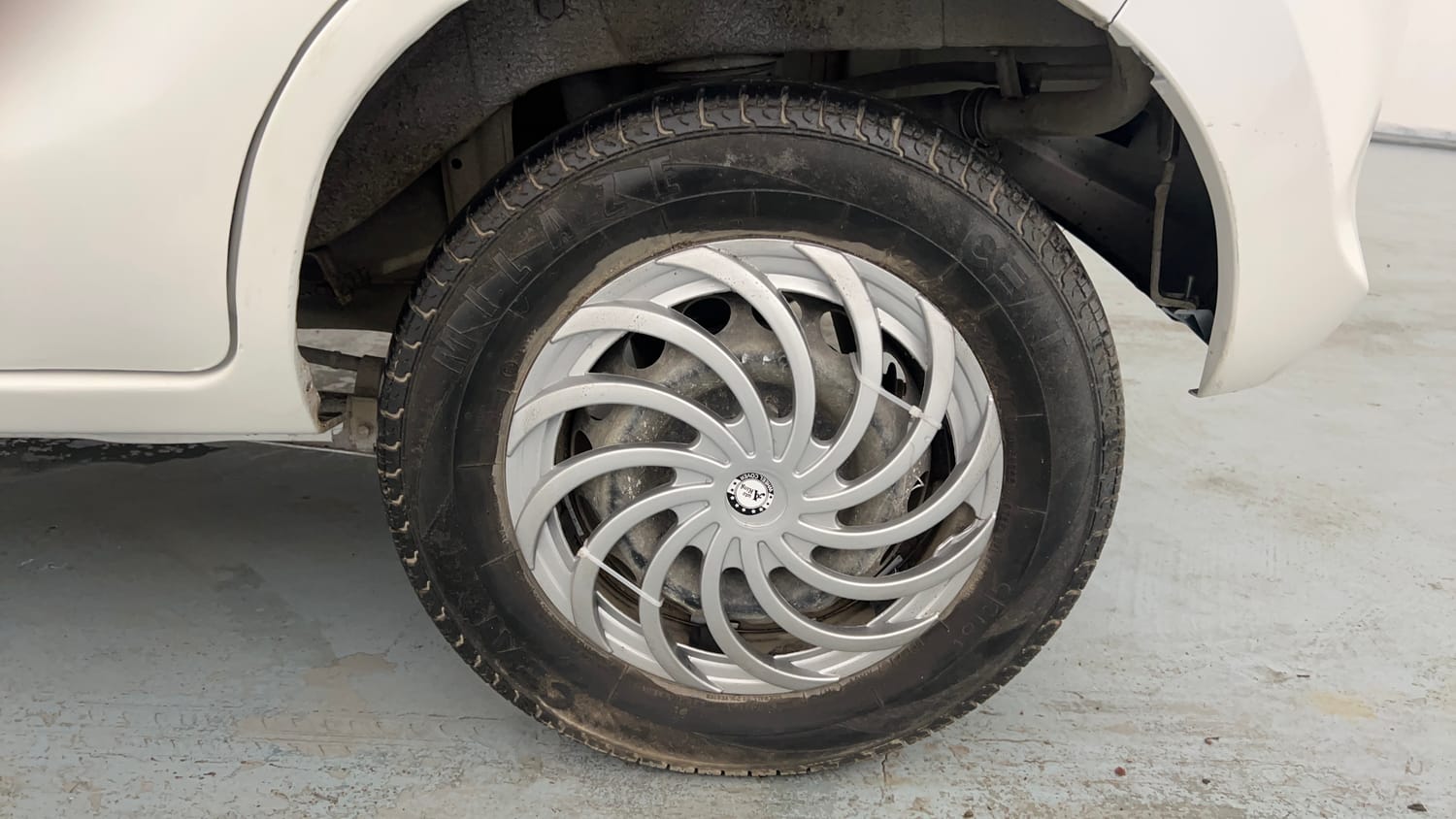 Used 2017 Maruti Suzuki Alto 800 LXi Petrol Manual tyres LEFT REAR TYRE RIM VIEW