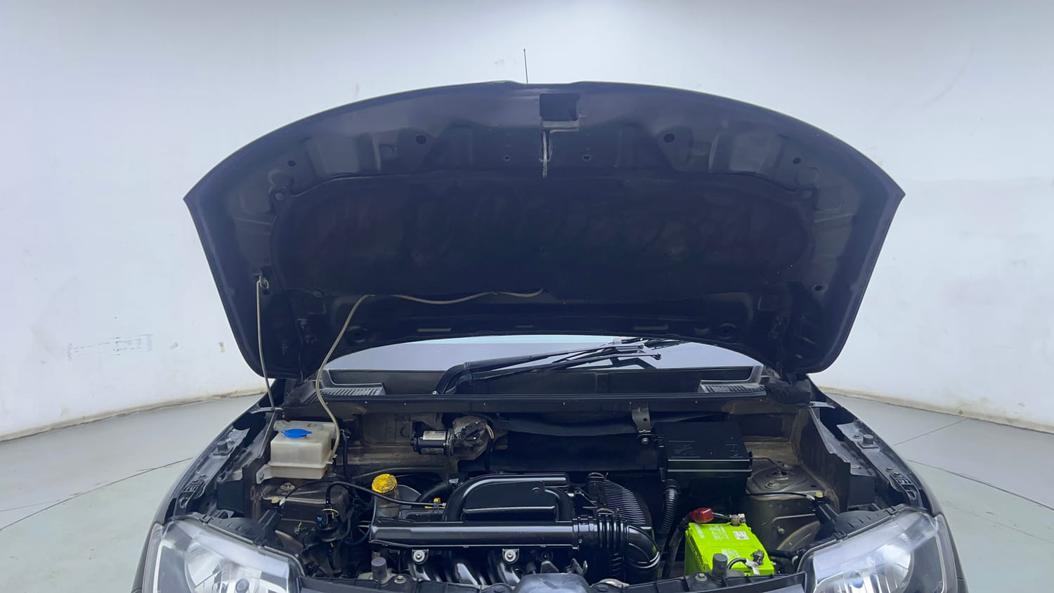 Used 2018 Renault Kwid 1.0 RXT Petrol Manual engine ENGINE & BONNET OPEN FRONT VIEW