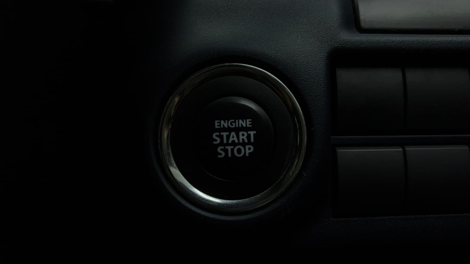 Used 2023 Maruti Suzuki Baleno Zeta MT Petrol Manual top_features Keyless start