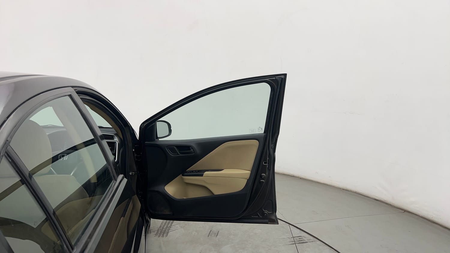 Used 2015 Honda City SV CVT Petrol Automatic interior RIGHT FRONT DOOR OPEN VIEW