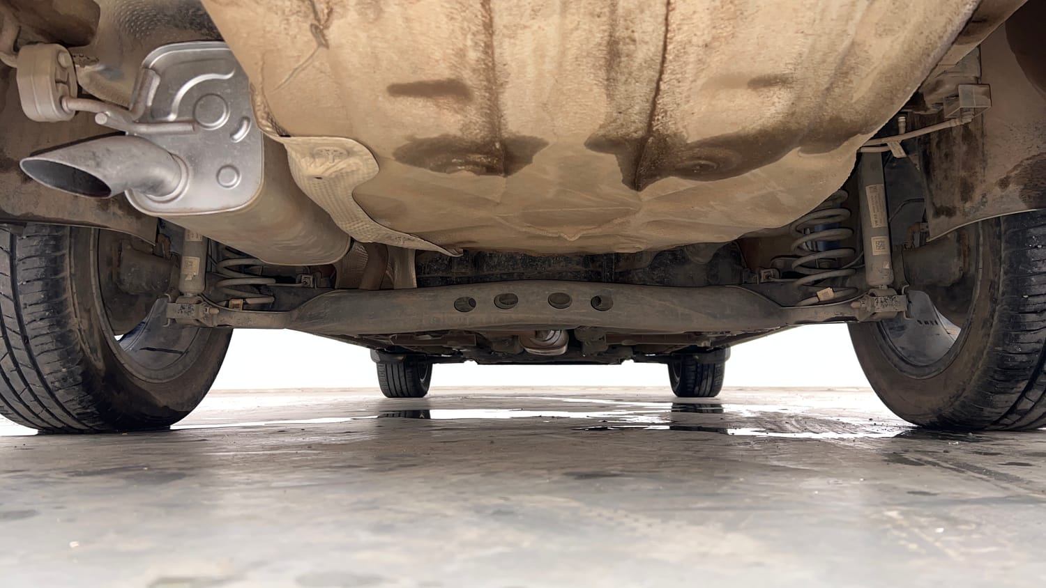 Used 2024 Volkswagen Virtus Topline 1.0 TSI AT Petrol Automatic extra REAR UNDERBODY VIEW (TAKEN FROM REAR)