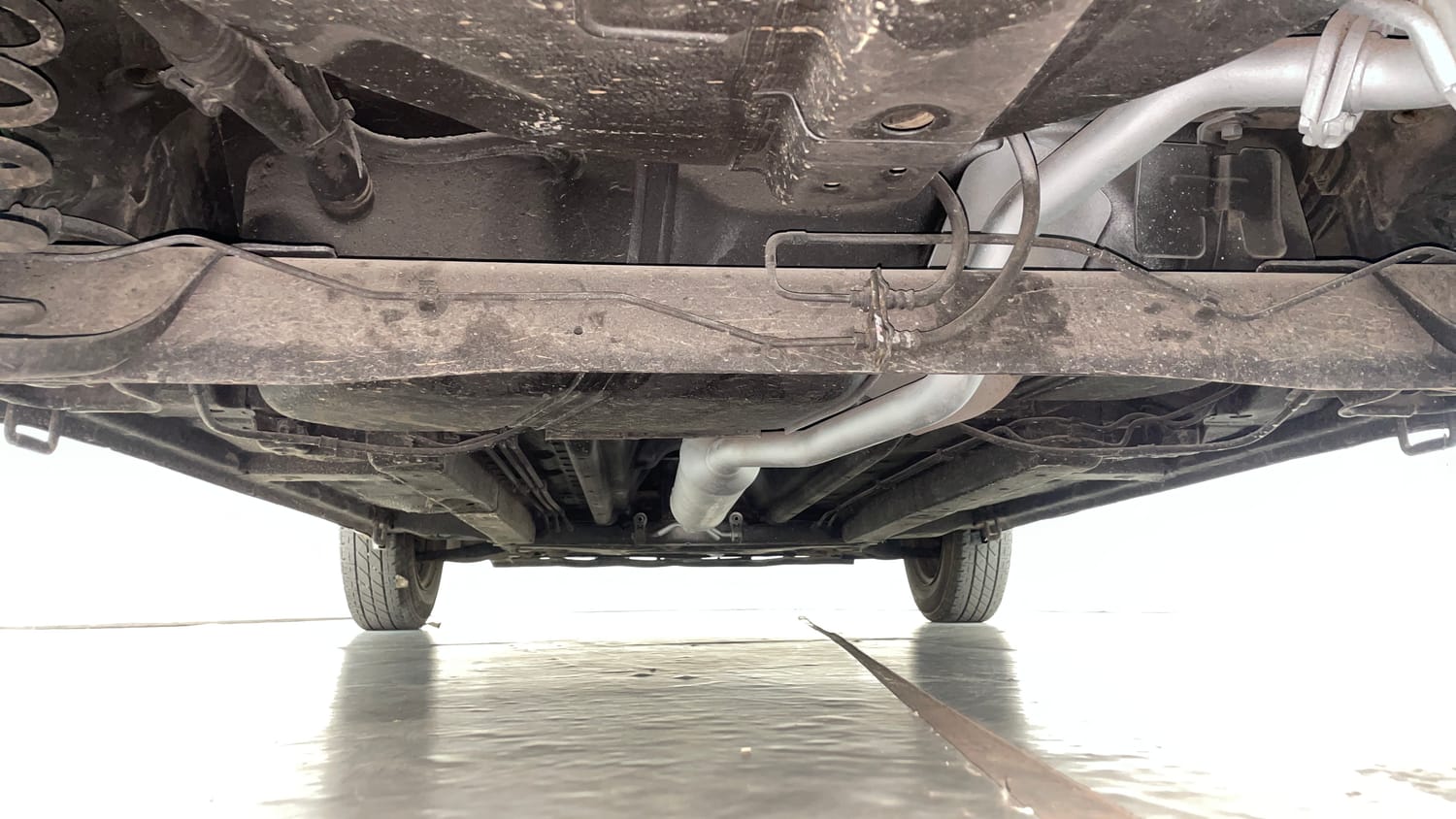 Used 2015 Maruti Suzuki Ritz Vxi BS-IV Petrol Manual extra REAR UNDERBODY VIEW (TAKEN FROM REAR)