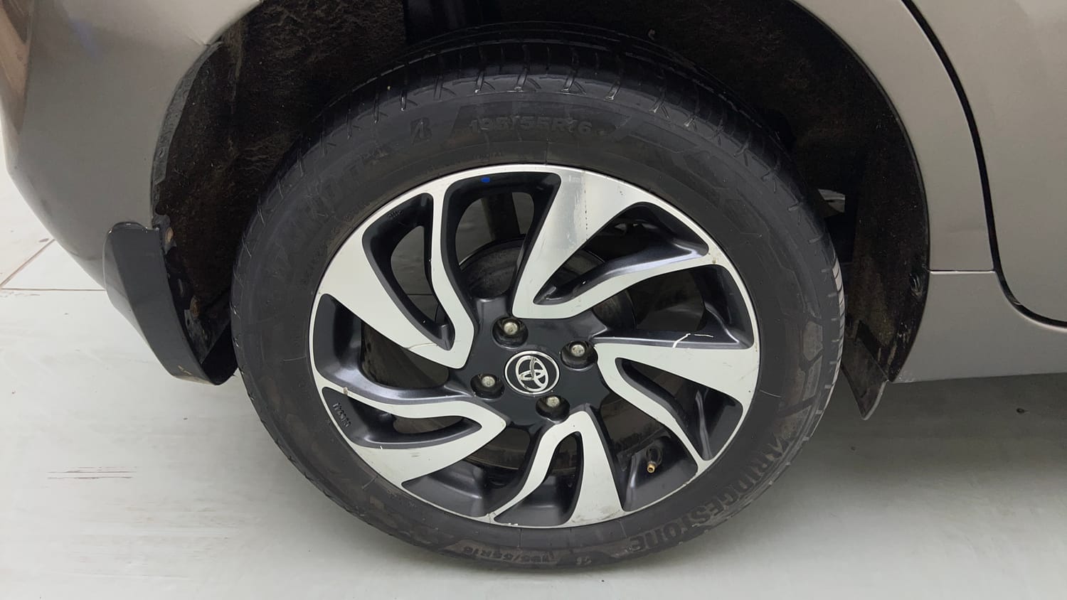Used 2019 Toyota Glanza V Petrol Manual tyres RIGHT REAR TYRE RIM VIEW