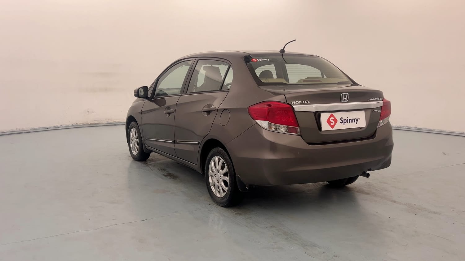 Used 2016 Honda Amaze 1.2 VX i-VTEC Petrol Manual exterior LEFT REAR CORNER VIEW