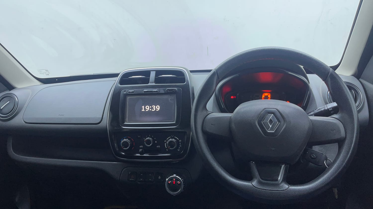 Used 2017 Renault Kwid 1.0 RXT AMT Petrol Automatic interior DASHBOARD VIEW