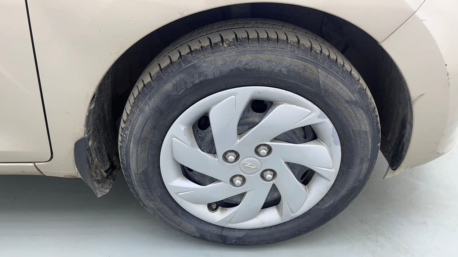 Used 2019 Hyundai Santro Asta Petrol Manual tyres RIGHT FRONT TYRE RIM VIEW