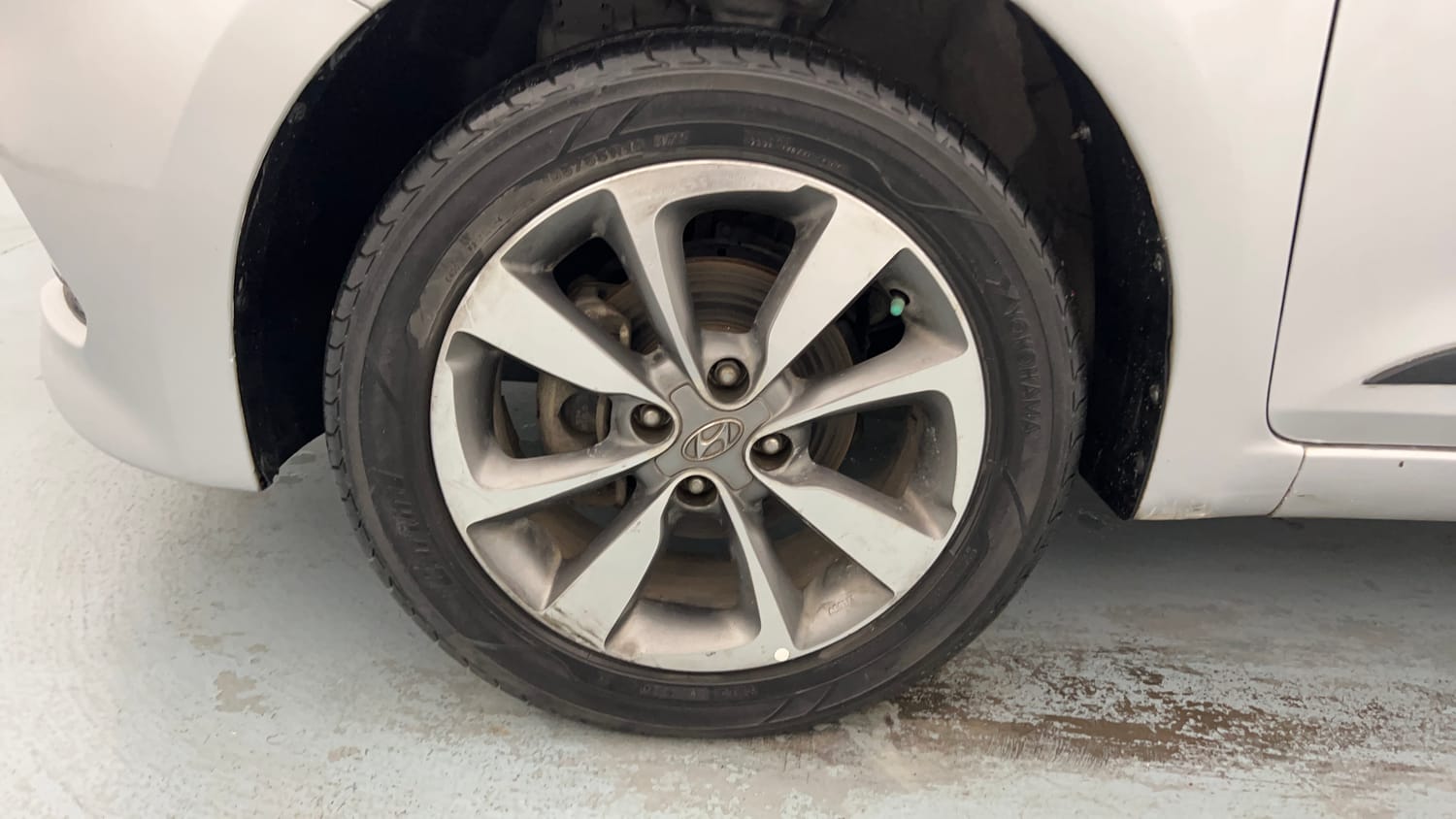 Used 2014 Hyundai Elite i20 Sportz 1.2 Petrol Manual tyres LEFT FRONT TYRE RIM VIEW