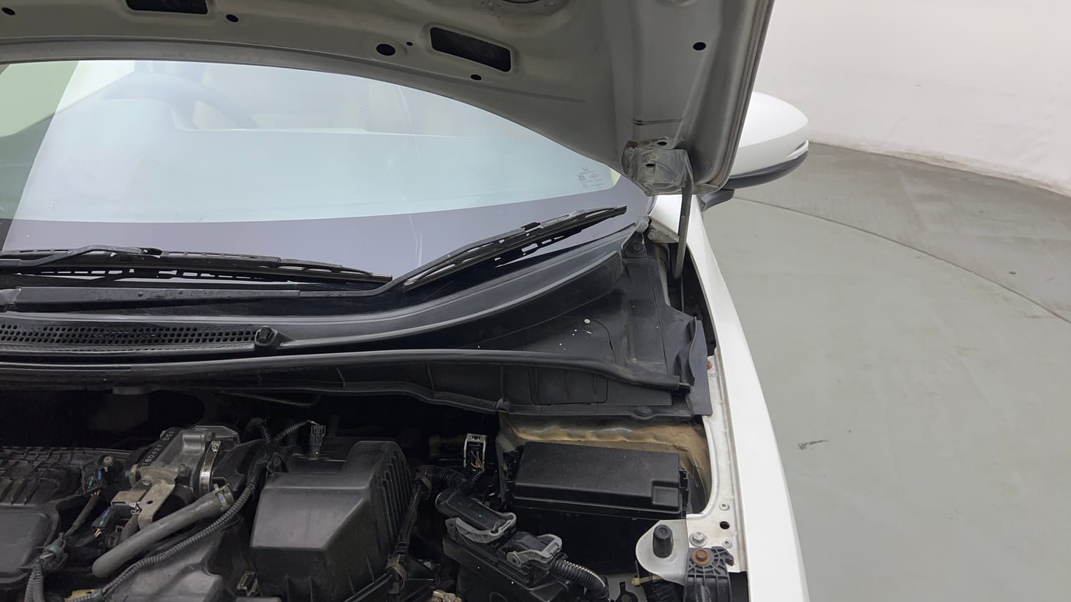 Used 2016 Honda City VX CVT Petrol Automatic engine ENGINE LEFT SIDE HINGE & APRON VIEW