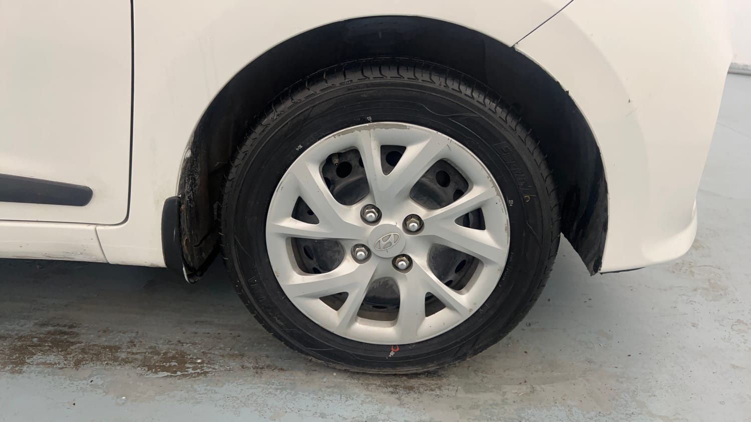 Used 2019 Hyundai Grand i10 Magna 1.2 Kappa VTVT Petrol Manual tyres RIGHT FRONT TYRE RIM VIEW