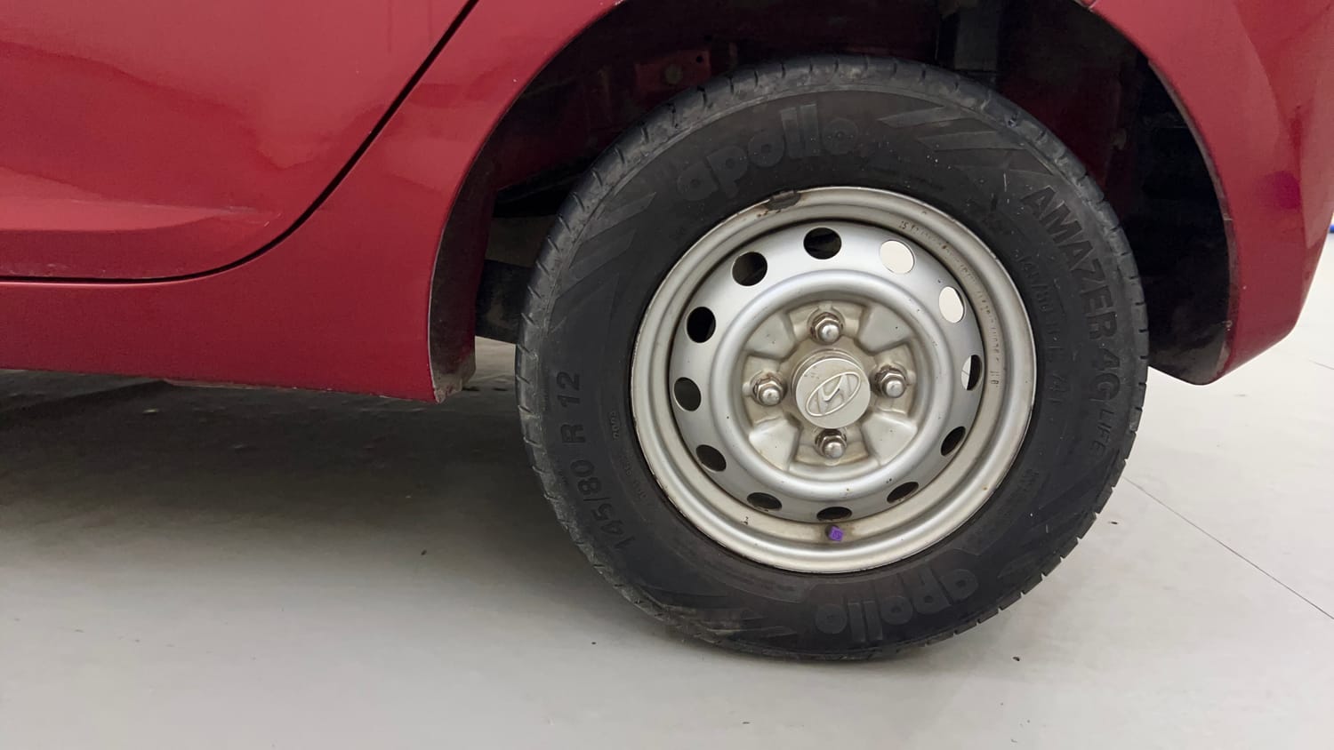 Used 2016 Hyundai Eon Era Petrol Manual tyres LEFT REAR TYRE RIM VIEW