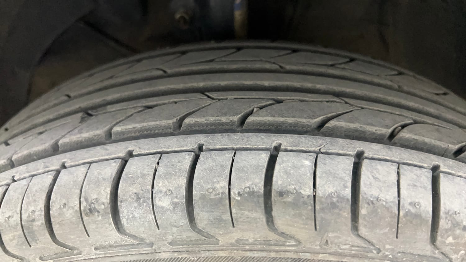 Used 2017 Maruti Suzuki Baleno Delta 1.2 Petrol Manual tyres LEFT FRONT TYRE TREAD VIEW