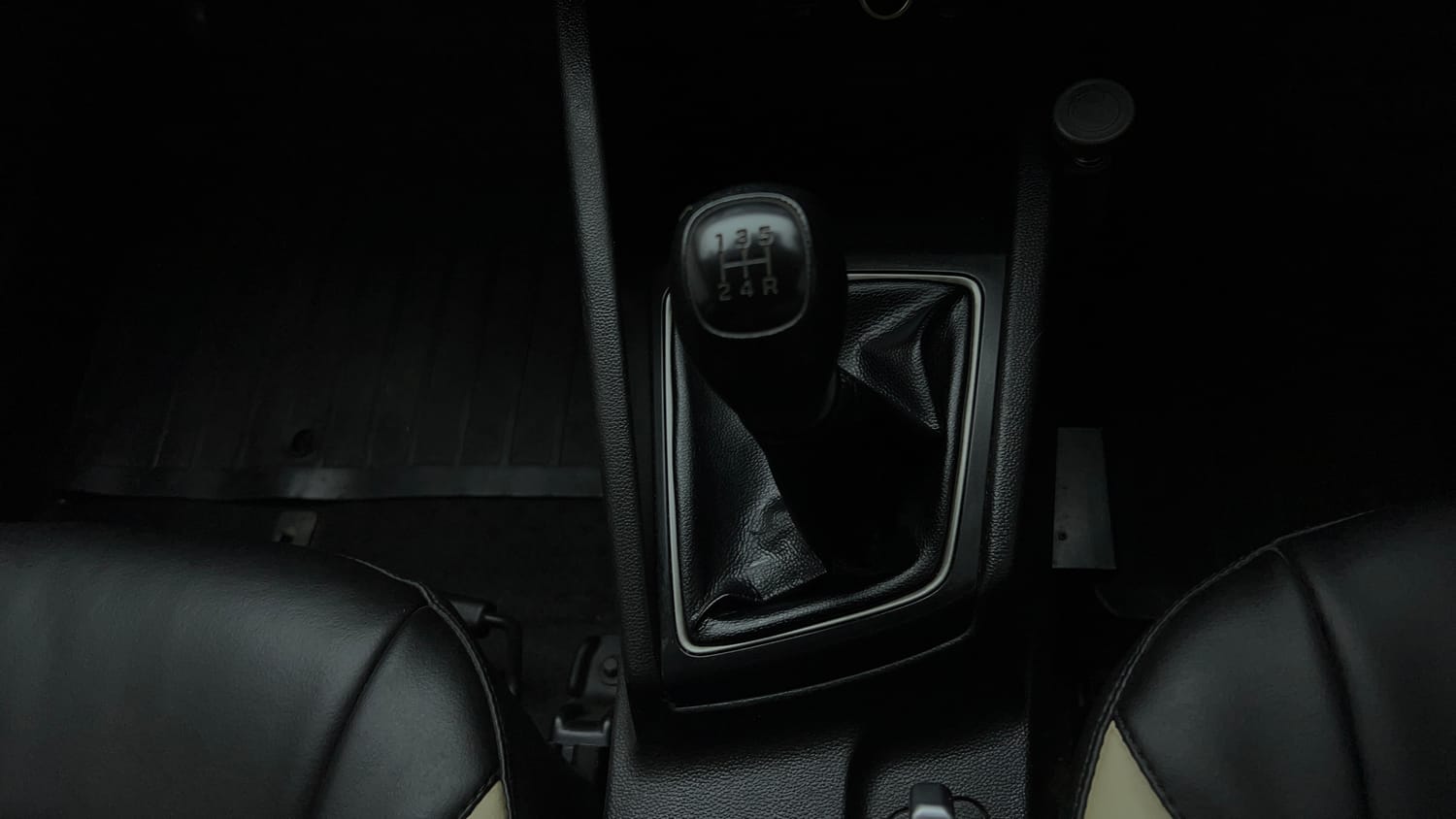 Used 2015 Hyundai Elite i20 Sportz 1.2 Petrol Manual interior GEAR  KNOB VIEW