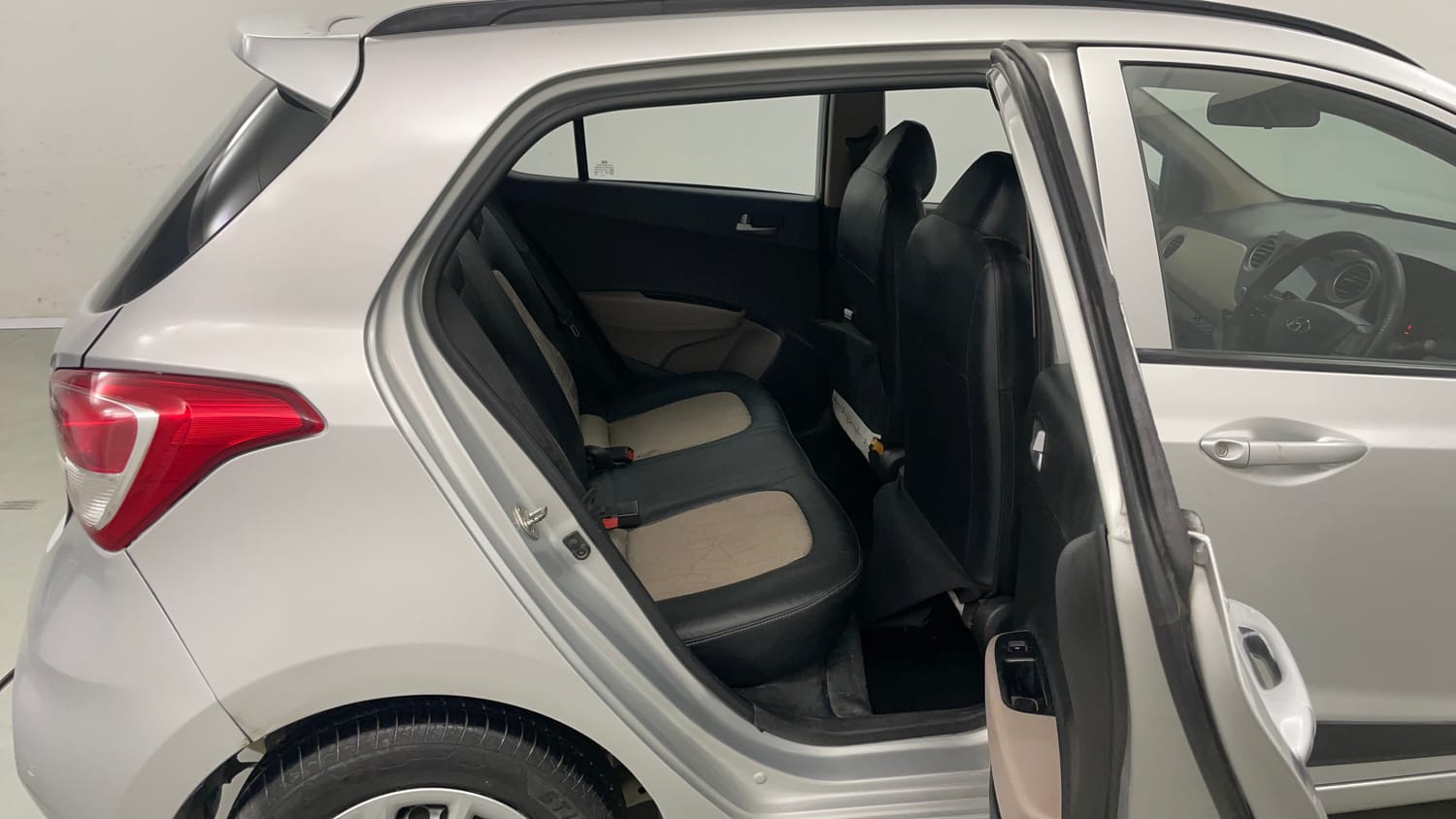 Used 2018 Hyundai Grand i10 Sportz 1.2 Kappa VTVT Petrol Manual interior RIGHT SIDE REAR DOOR CABIN VIEW