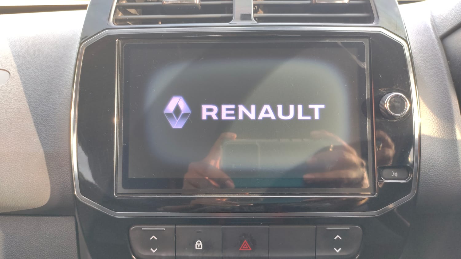Used 2021 Renault Kwid RXT 1.0 Opt Petrol Manual top_features Touch screen infotainment system