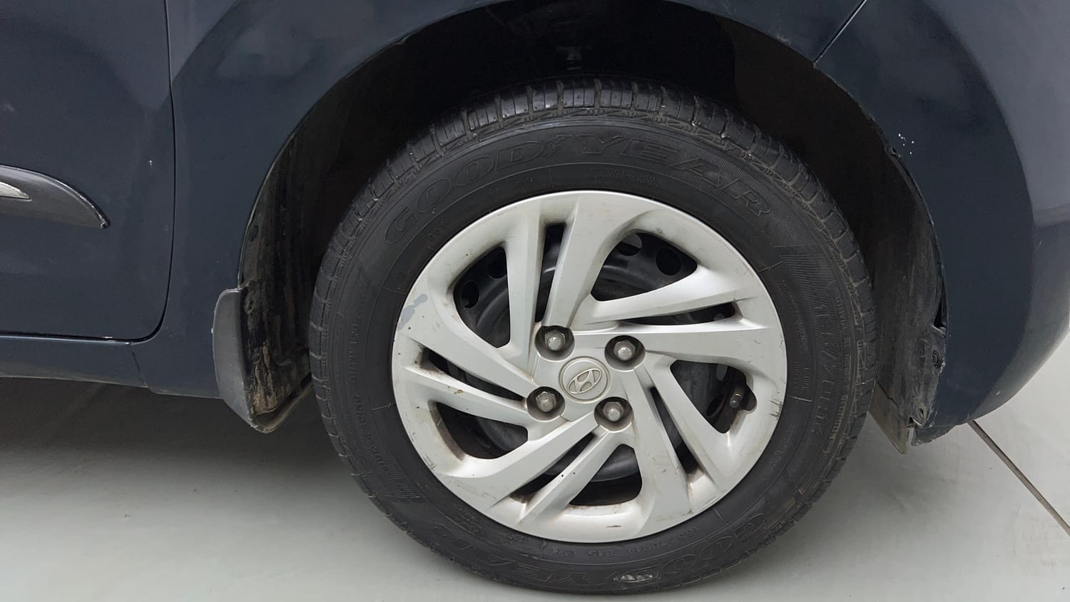 Used 2021 Hyundai Grand i10 Nios Magna 1.2 Kappa VTVT Petrol Manual tyres RIGHT FRONT TYRE RIM VIEW