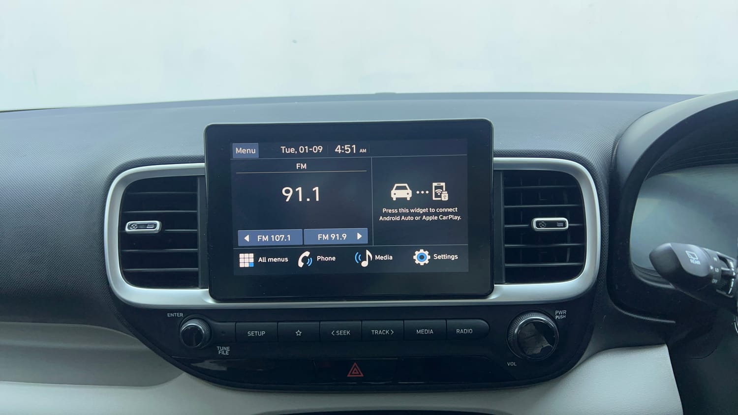Used 2023 Hyundai Venue S (O) 1.0 Turbo DCT Petrol Automatic top_features Integrated (in-dash) music system