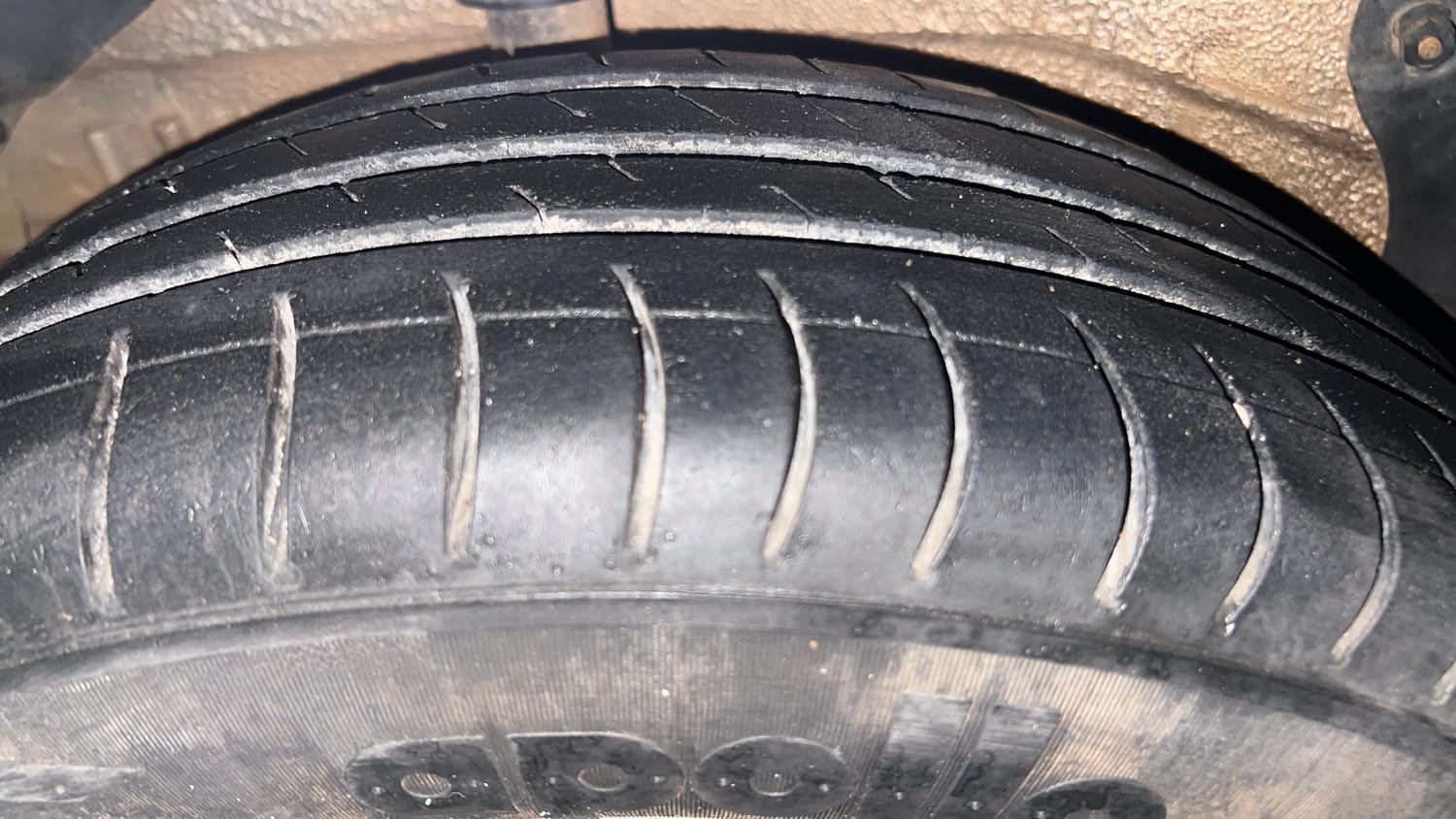 Used 2015 Tata Zest XE Petrol Petrol Manual tyres RIGHT REAR TYRE TREAD VIEW
