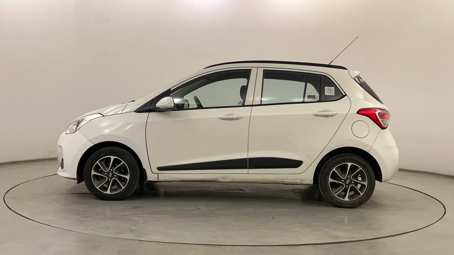 Used 2018 Hyundai Grand i10 Sportz AT 1.2 Kappa VTVT Petrol Automatic exterior LEFT SIDE VIEW