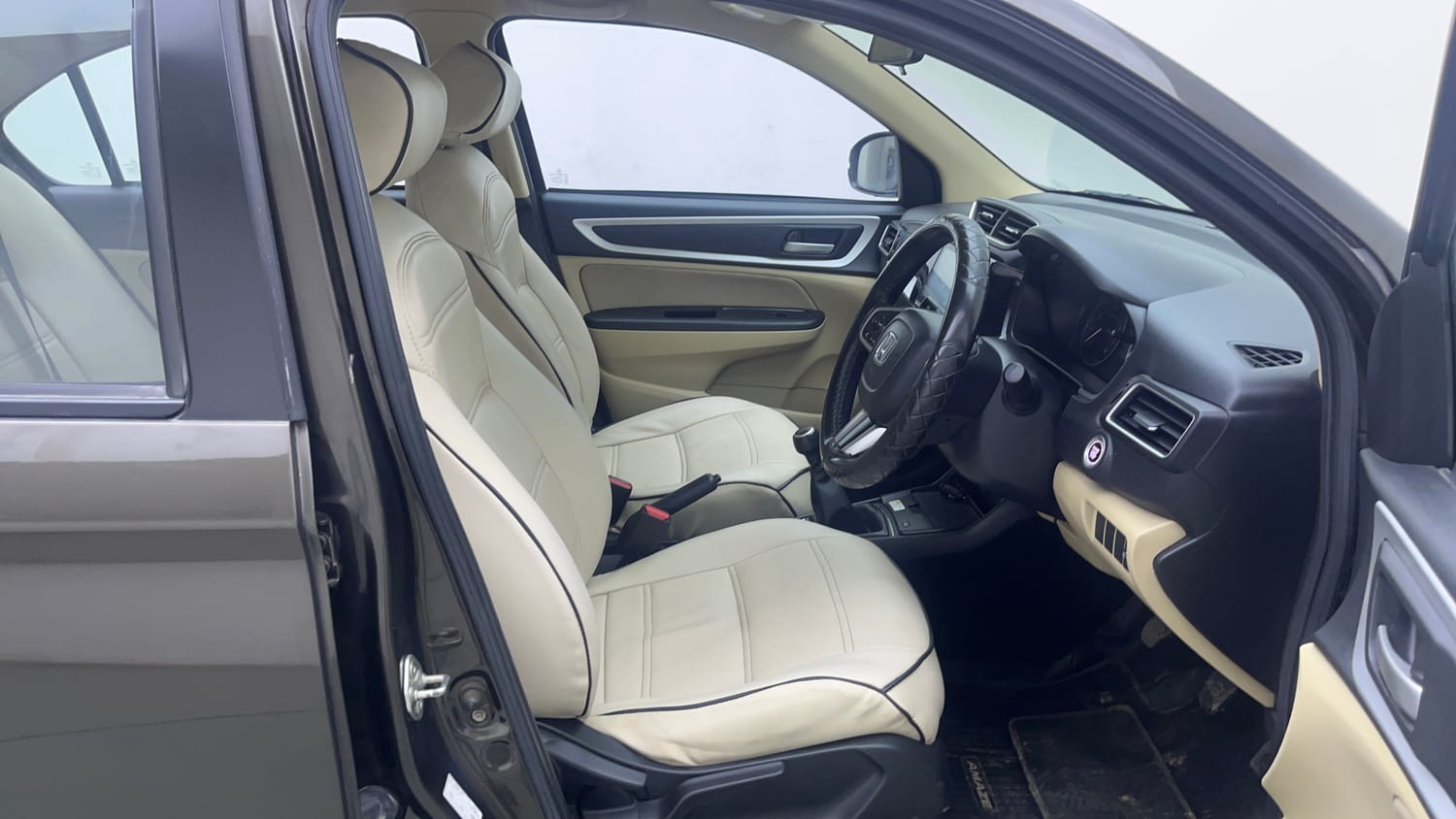Used 2023 Honda Amaze VX MT 1.2 Petrol Petrol Manual interior RIGHT SIDE FRONT DOOR CABIN VIEW