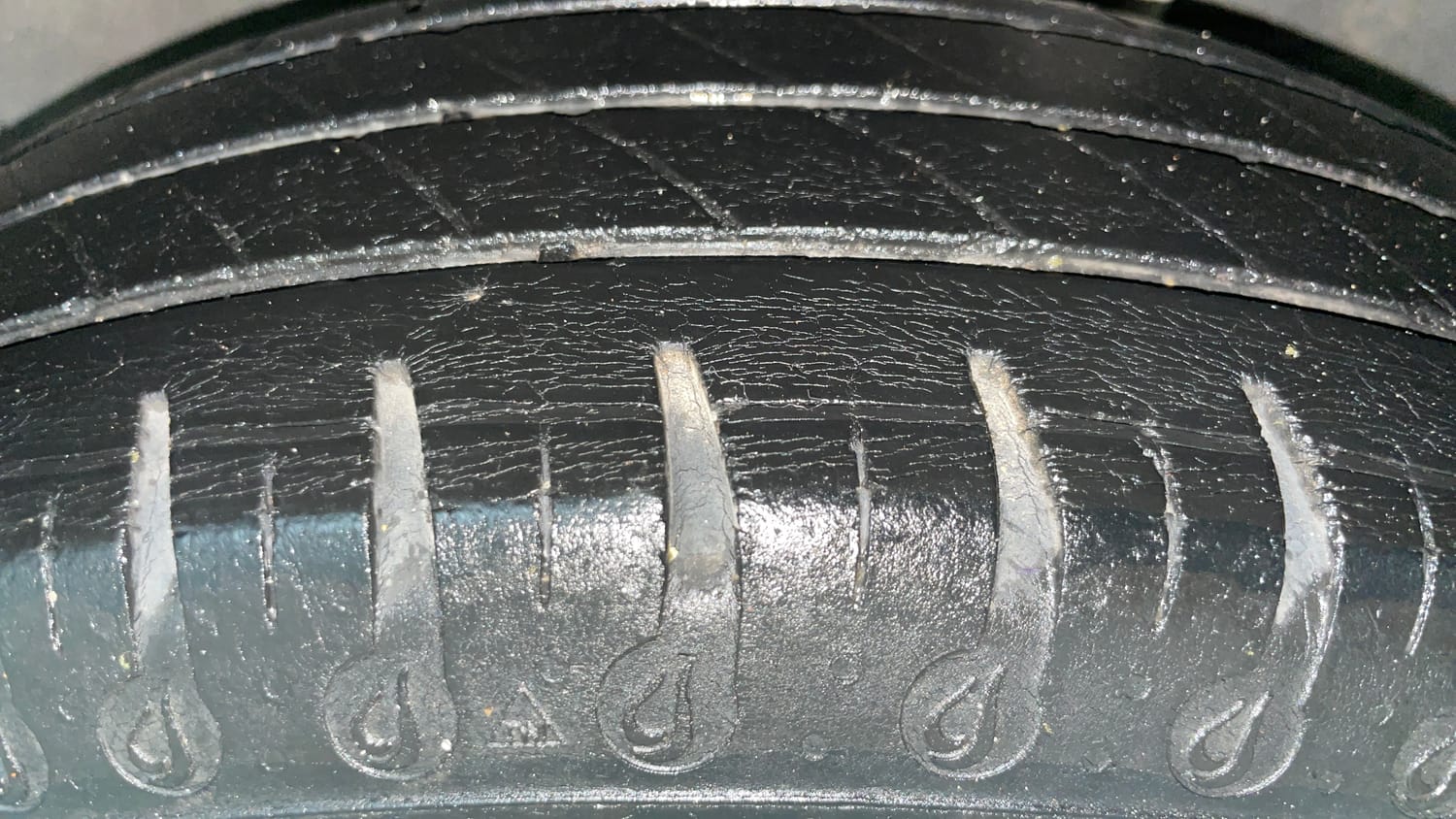 Used 2021 Renault Kwid RXT 1.0 AMT (O) Petrol Automatic tyres LEFT REAR TYRE TREAD VIEW