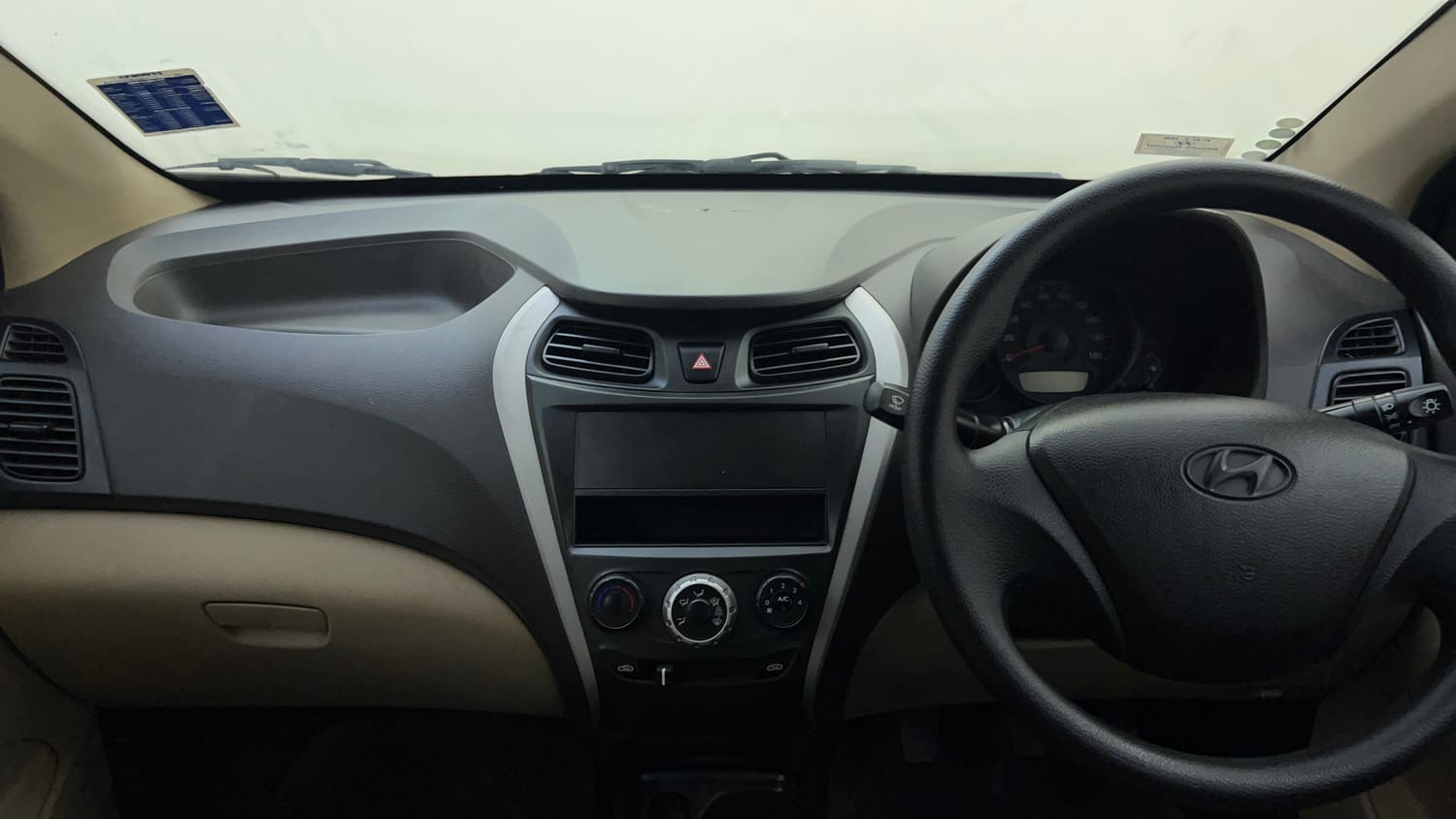Used 2016 Hyundai Eon Era Petrol Manual interior MUSIC SYSTEM & AC CONTROL VIEW
