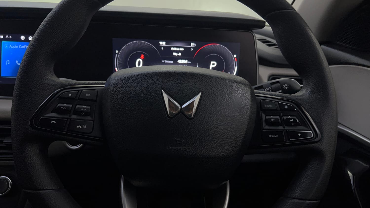Used 2025 Mahindra XUV700 AX5 Diesel AT 7 STR Diesel Automatic top_features Airbags