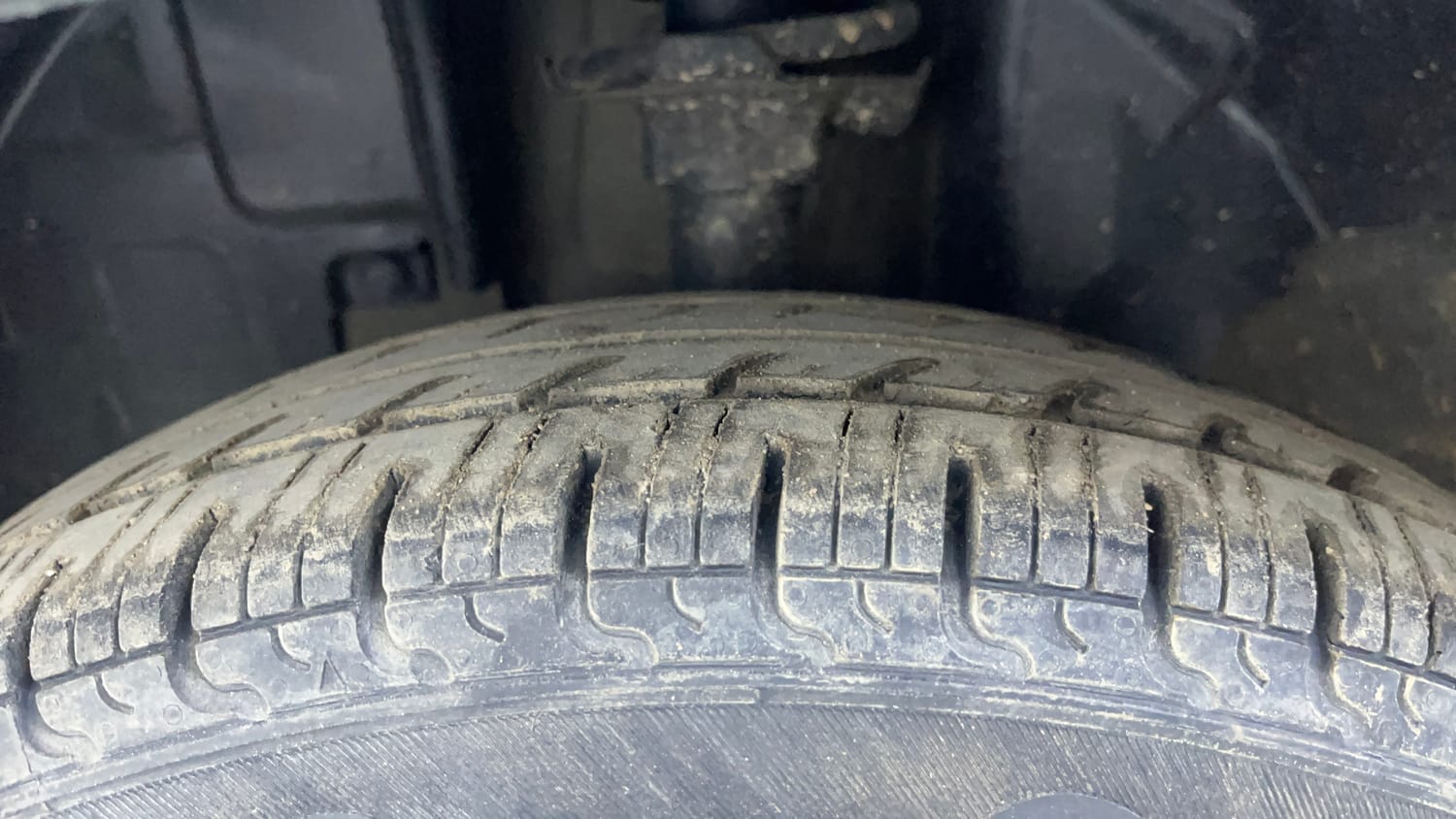 Used 2017 Renault Kwid 1.0 RXT AMT Petrol Automatic tyres LEFT FRONT TYRE TREAD VIEW