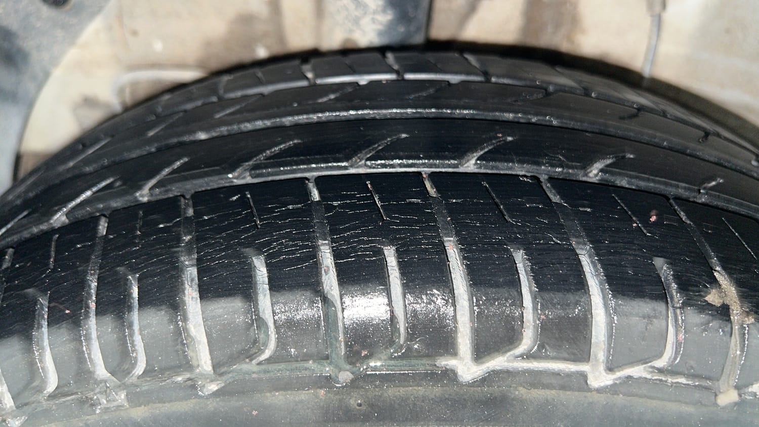 Used 2018 Hyundai Elite i20 Magna Executive 1.2 Petrol Manual tyres RIGHT REAR TYRE TREAD VIEW