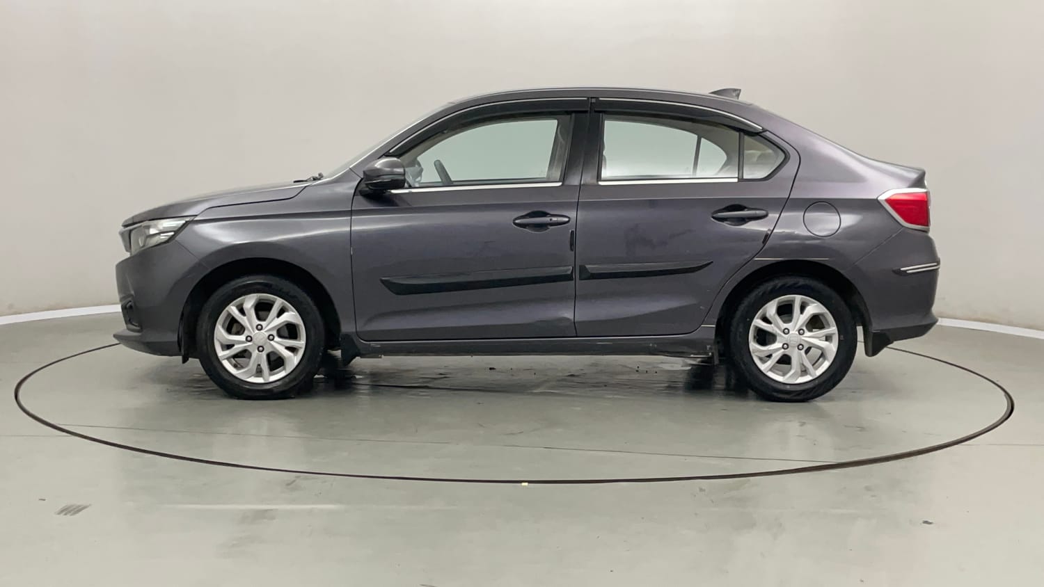 Used 2018 Honda Amaze 1.2 V MT Petrol Petrol Manual exterior LEFT SIDE VIEW