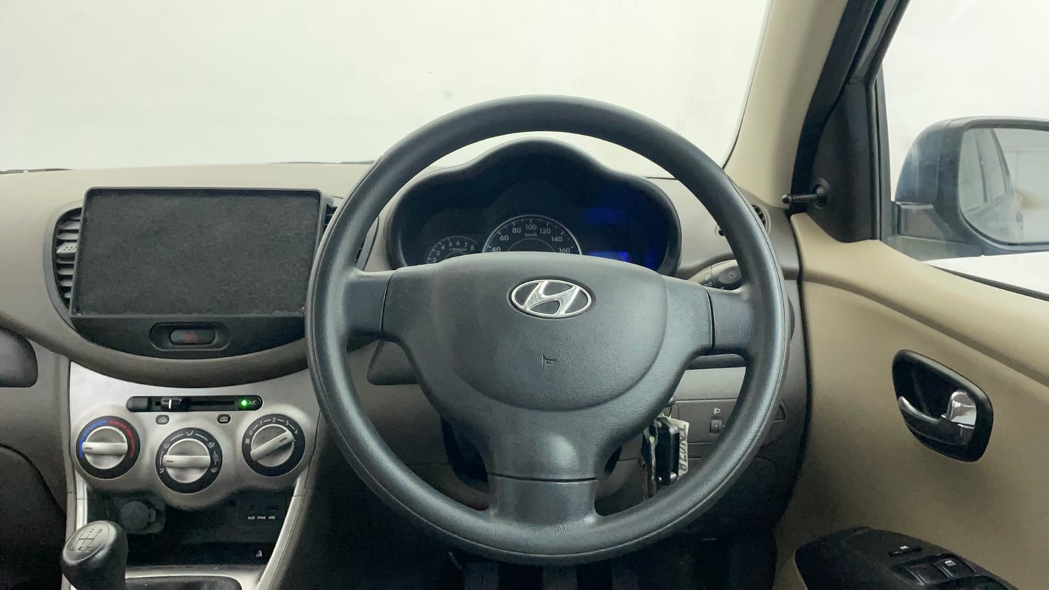 Used 2014 Hyundai i10 Sportz 1.1 iRDE2 Petrol Manual interior STEERING VIEW