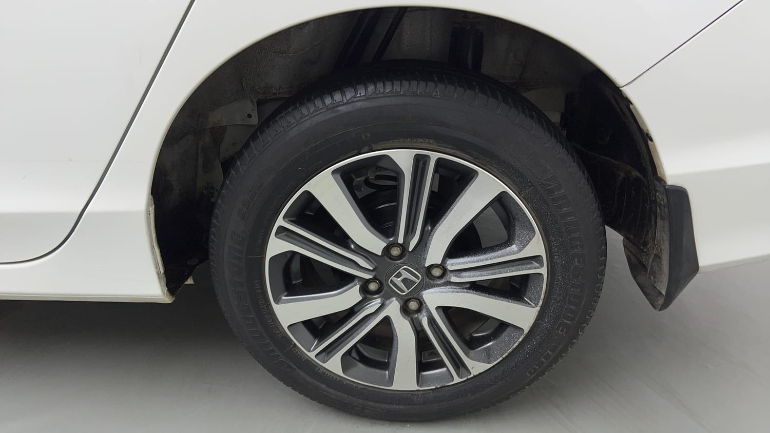 Used 2022 Honda City 4th Generation V Petrol Petrol Manual tyres LEFT REAR TYRE RIM VIEW