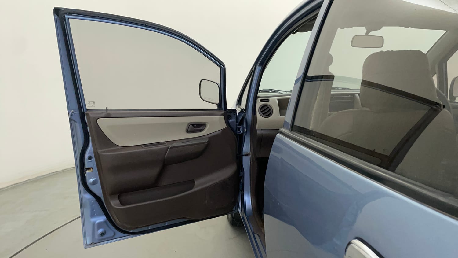 Used 2014 Maruti Suzuki Estilo LXi BS-IV Petrol Manual interior LEFT FRONT DOOR OPEN VIEW