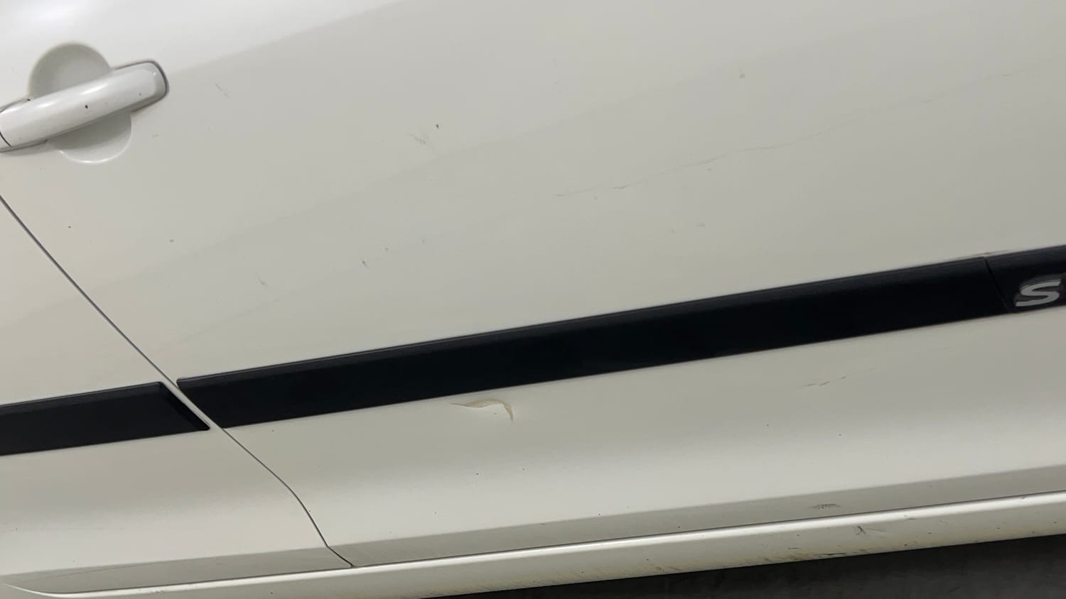 Used 2015 Maruti Suzuki Swift VXi Petrol Manual dents MINOR SCRATCH