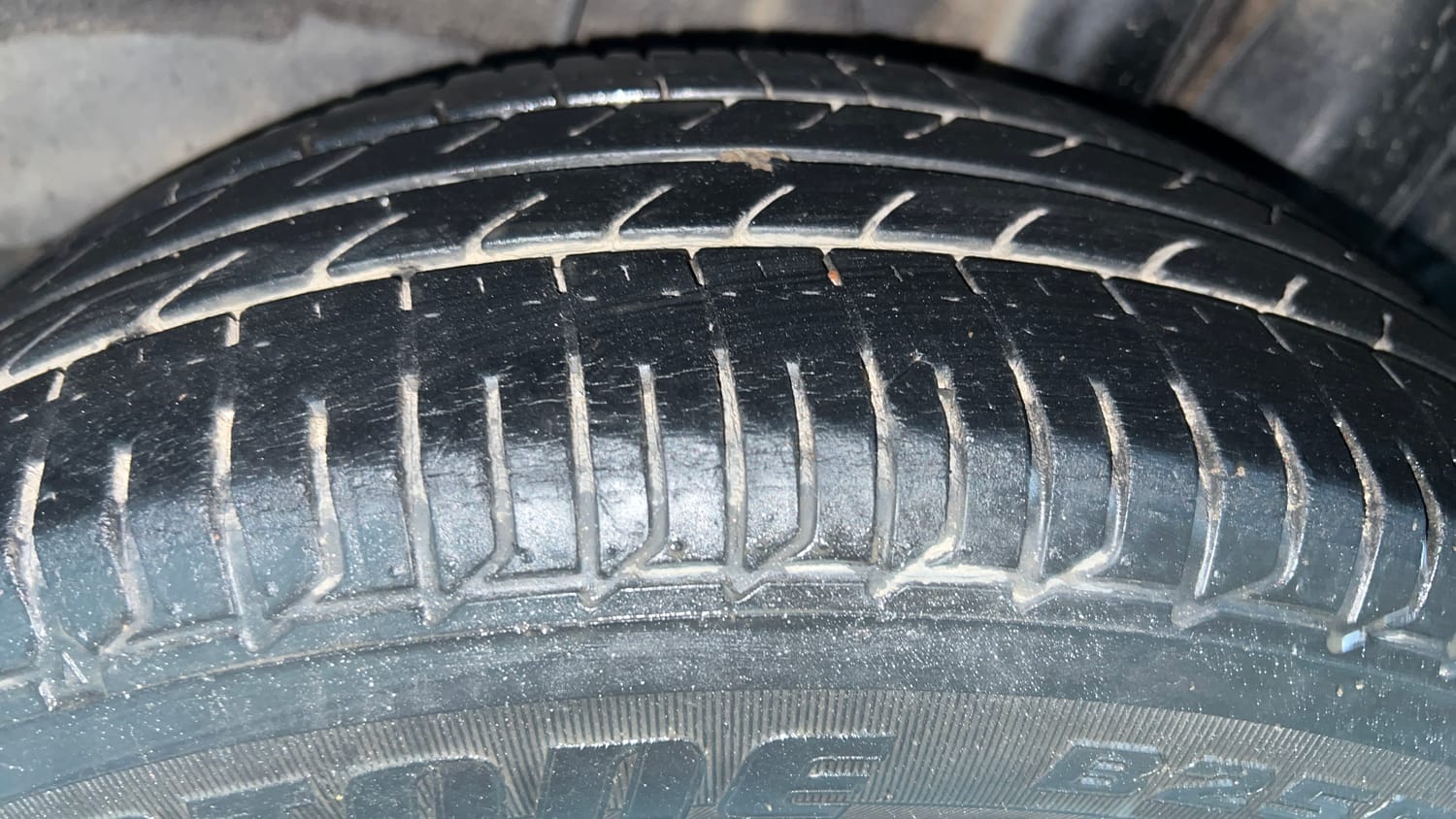 Used 2020 Hyundai Elite i20 Sportz Plus 1.2 Petrol Manual tyres LEFT REAR TYRE TREAD VIEW