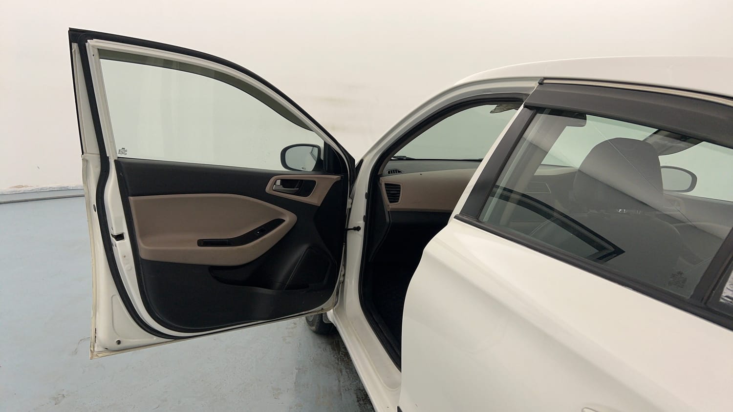 Used 2018 Hyundai Elite i20 Magna Executive 1.2 Petrol Manual interior LEFT FRONT DOOR OPEN VIEW