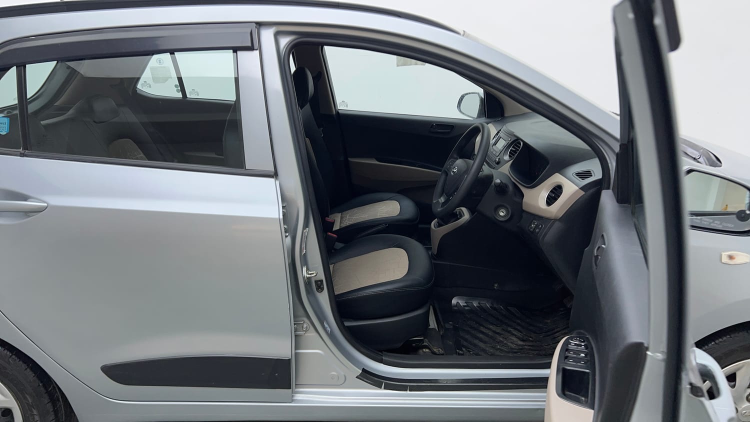 Used 2019 Hyundai Grand i10 Magna 1.2 Kappa VTVT CNG (outside fitted) Cng Manual interior RIGHT SIDE FRONT DOOR CABIN VIEW